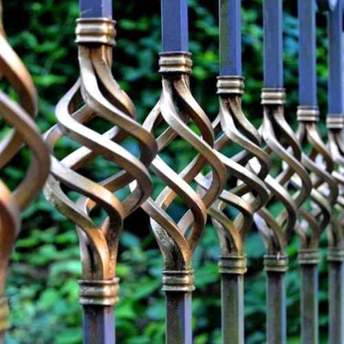iron gate 1623303 640 (1) 1